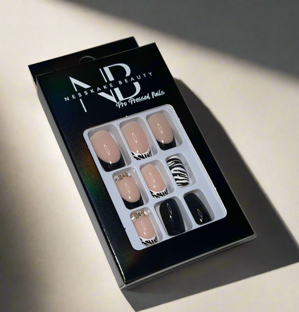 CEBRA FRANCESA NEGRA CON JUEGO DE ARTE DE CRISTAL