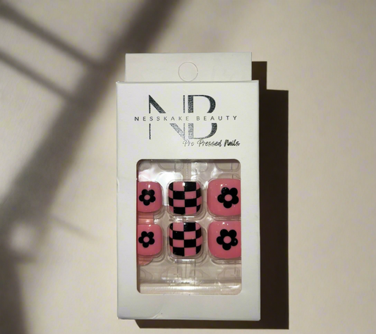 HOT PINK BLACK ART TOENAILS